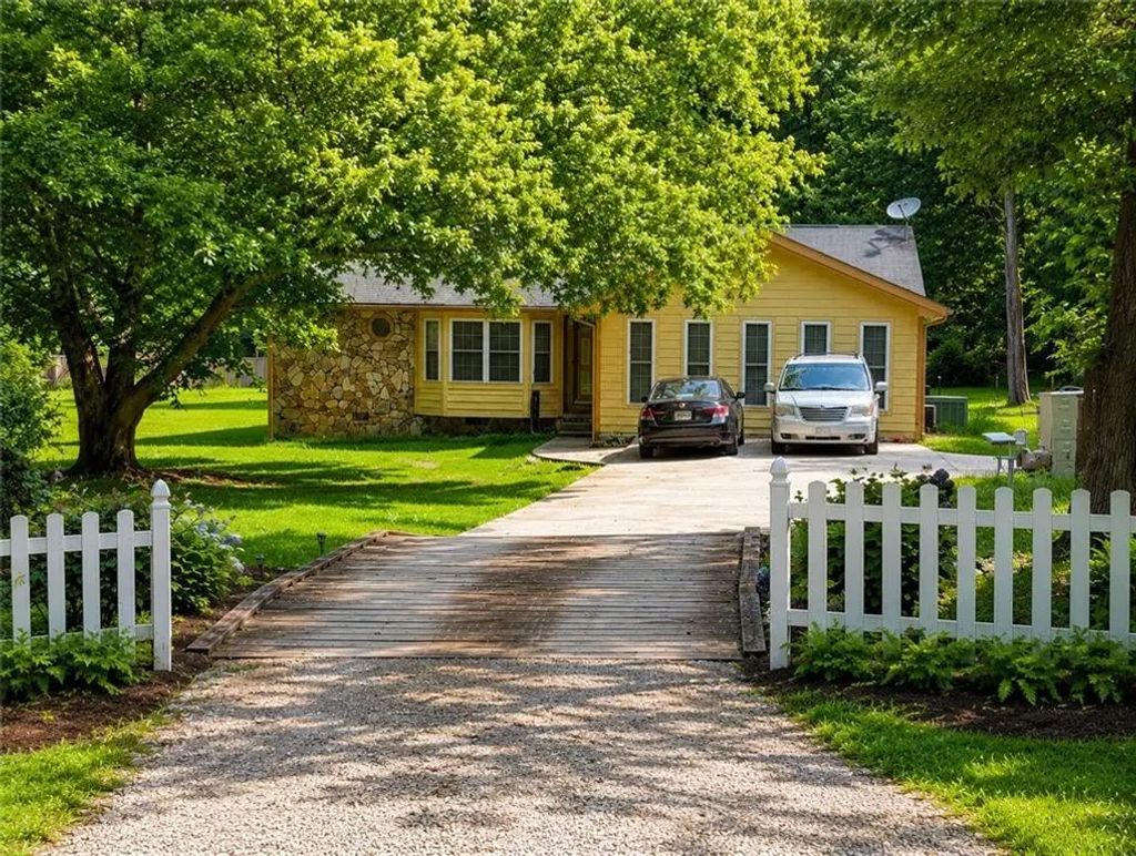 30 Price Drive, Locust Grove