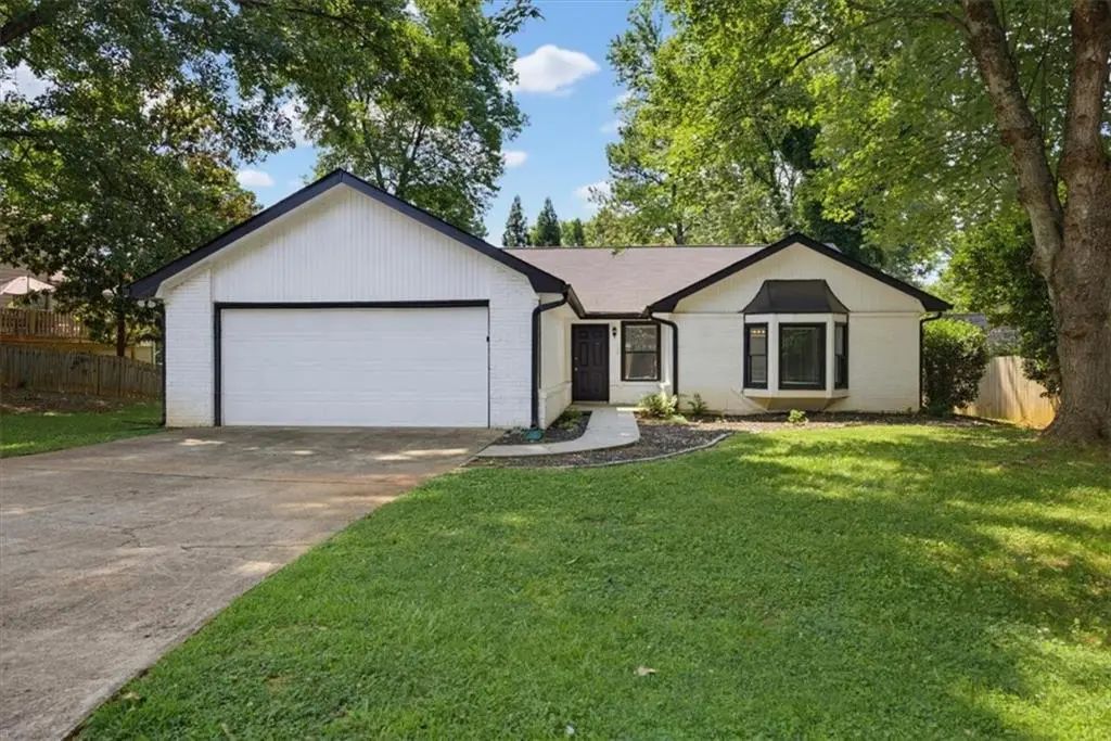 120 Softwood Circle, Roswell