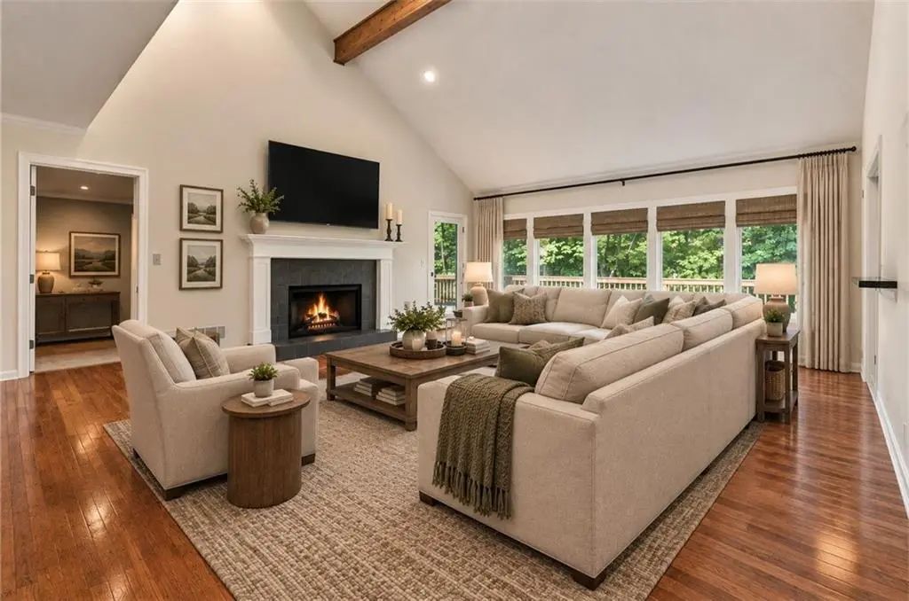 715 Lake Top Way, Roswell