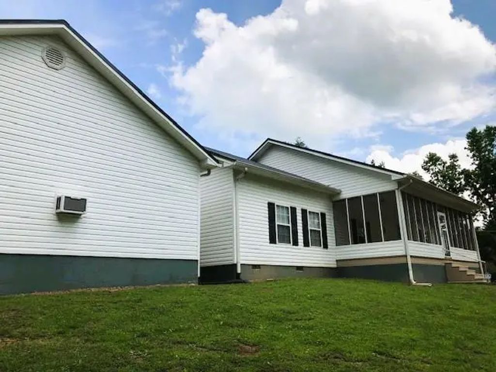 960 Mcentyre Loop Se, Calhoun