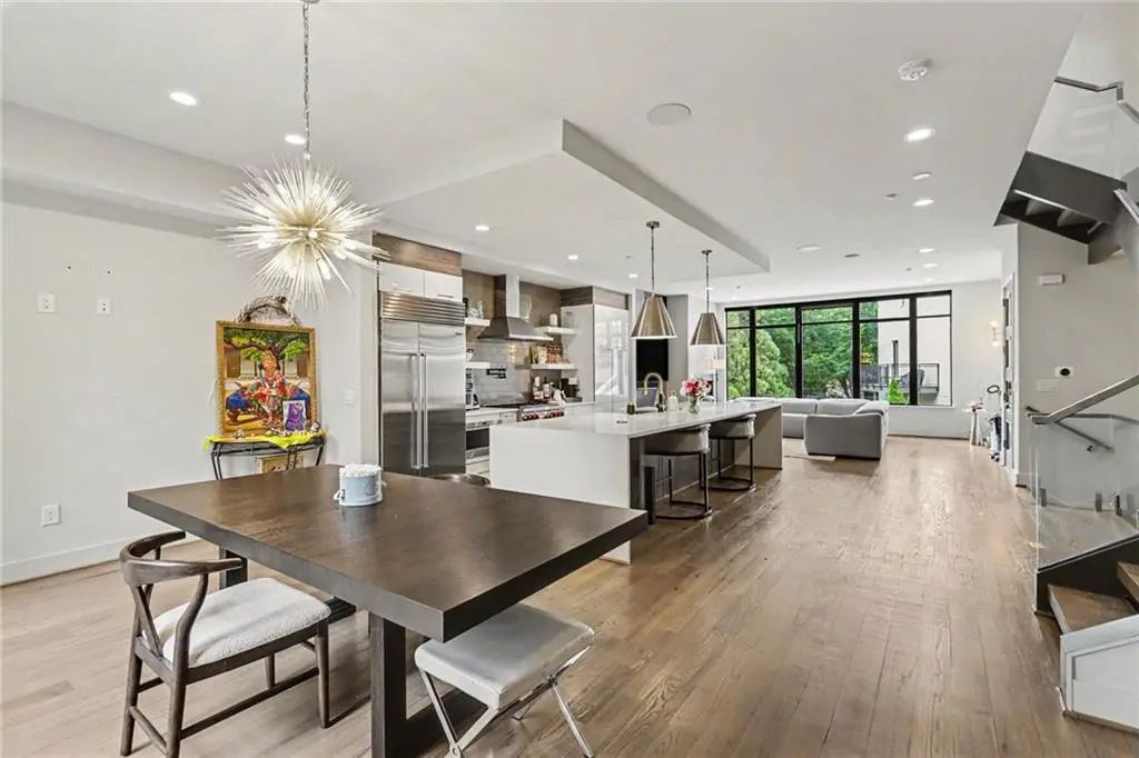 904 Lenox Boulevard Ne, Atlanta