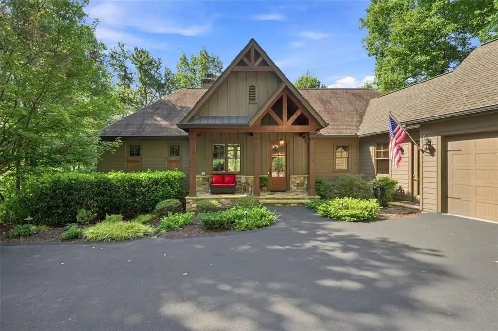 107 Disharoon Drive, Big Canoe