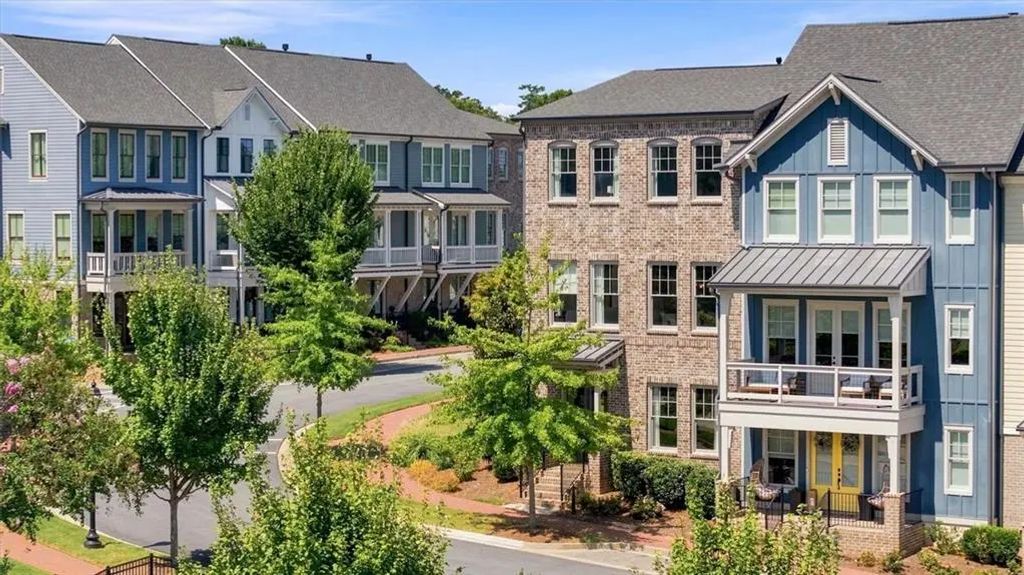 560 Maplewood Drive, Roswell