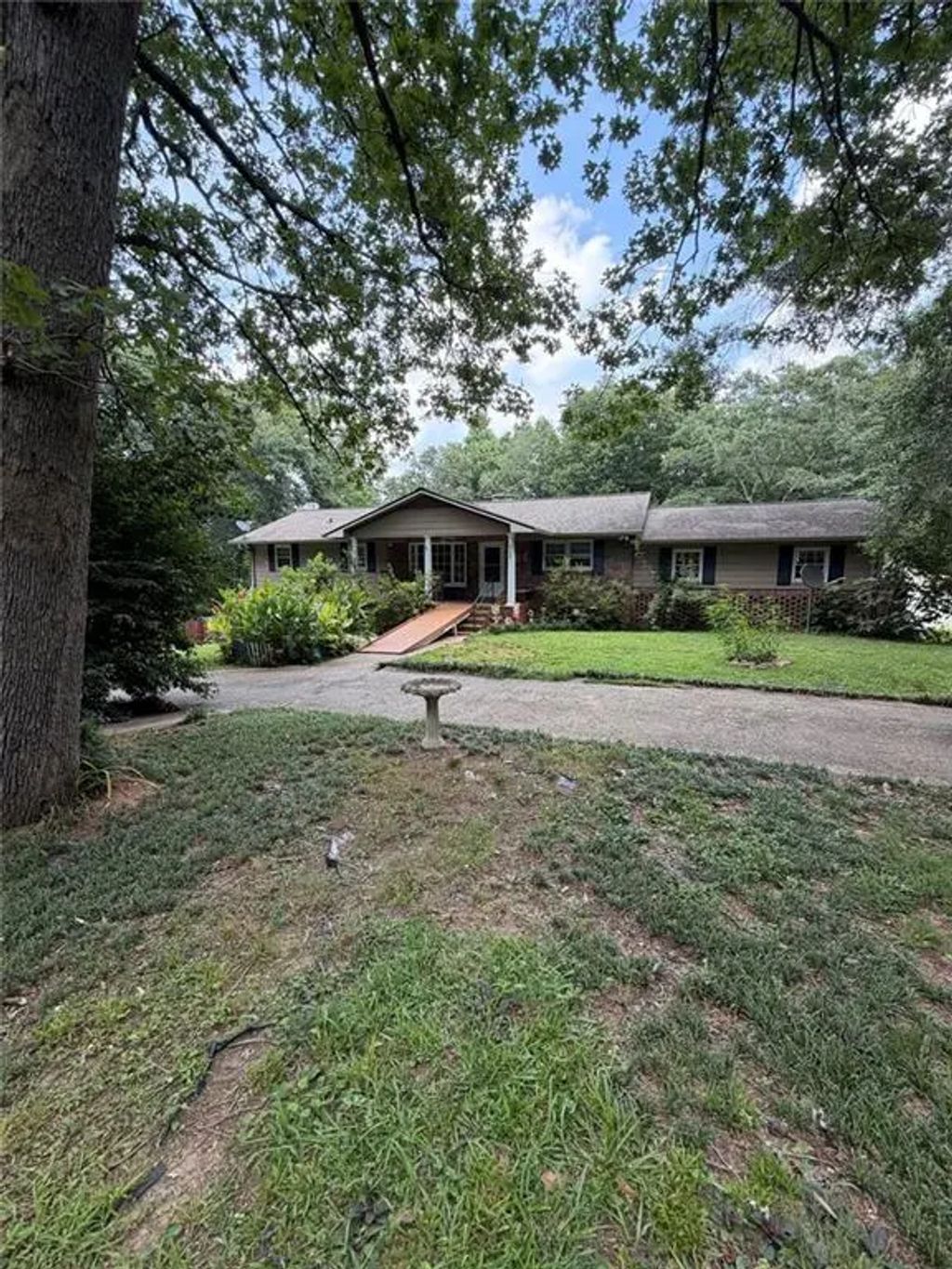 329 Riverbend Drive, Royston