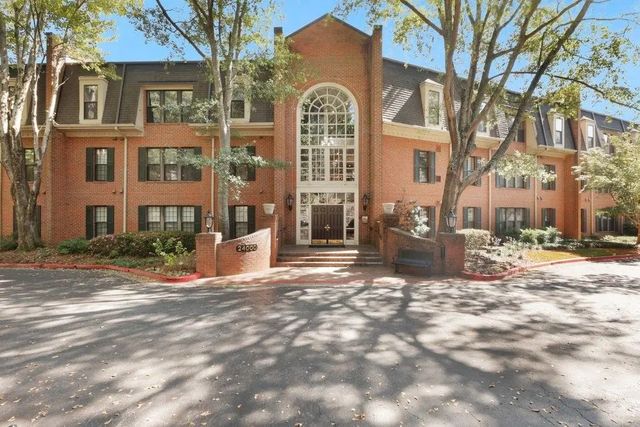 24212 Plantation Drive Ne, Atlanta