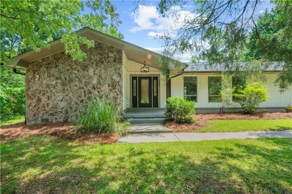 2053 Deerfield Run, Snellville