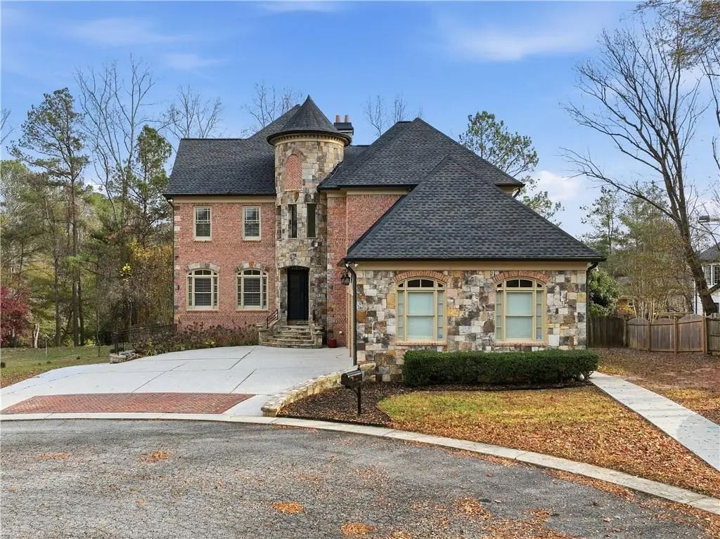 7611 Regency Circle, Sandy Springs