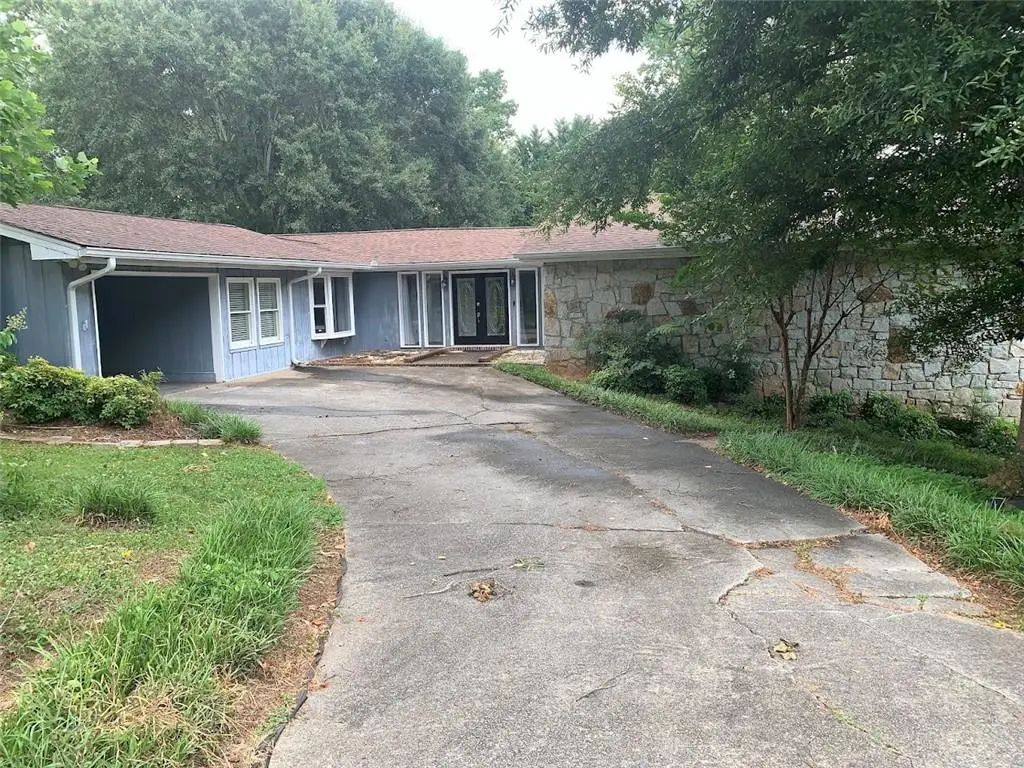 402 Emily Drive Sw, Lilburn