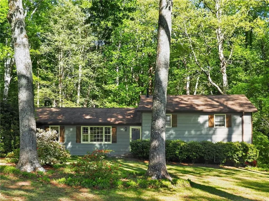 1912 King Arthurs Court, Marietta