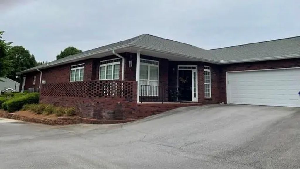 Unit 48 - 4236 Pondview Way, Oakwood