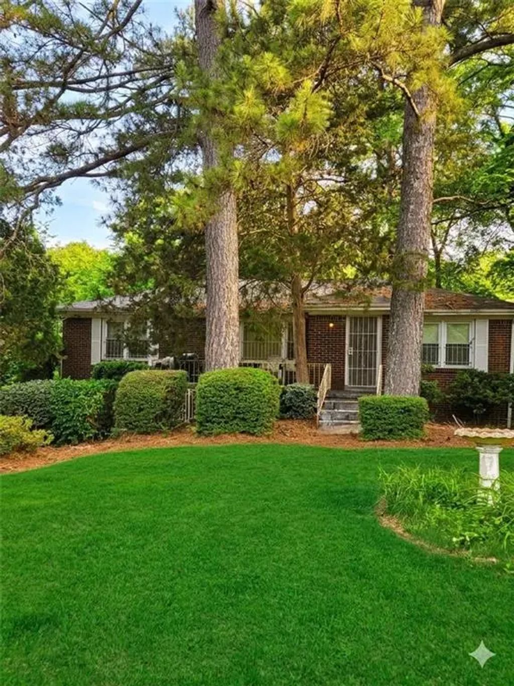 250 W Lake Avenue Nw, Atlanta