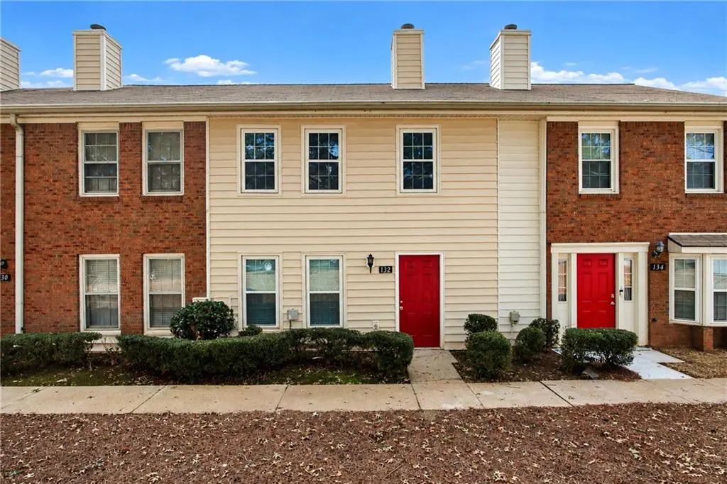 132 Old Ferry Way, Roswell