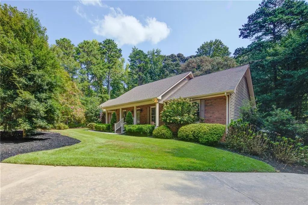 111 Henderson Lake Drive, Canton