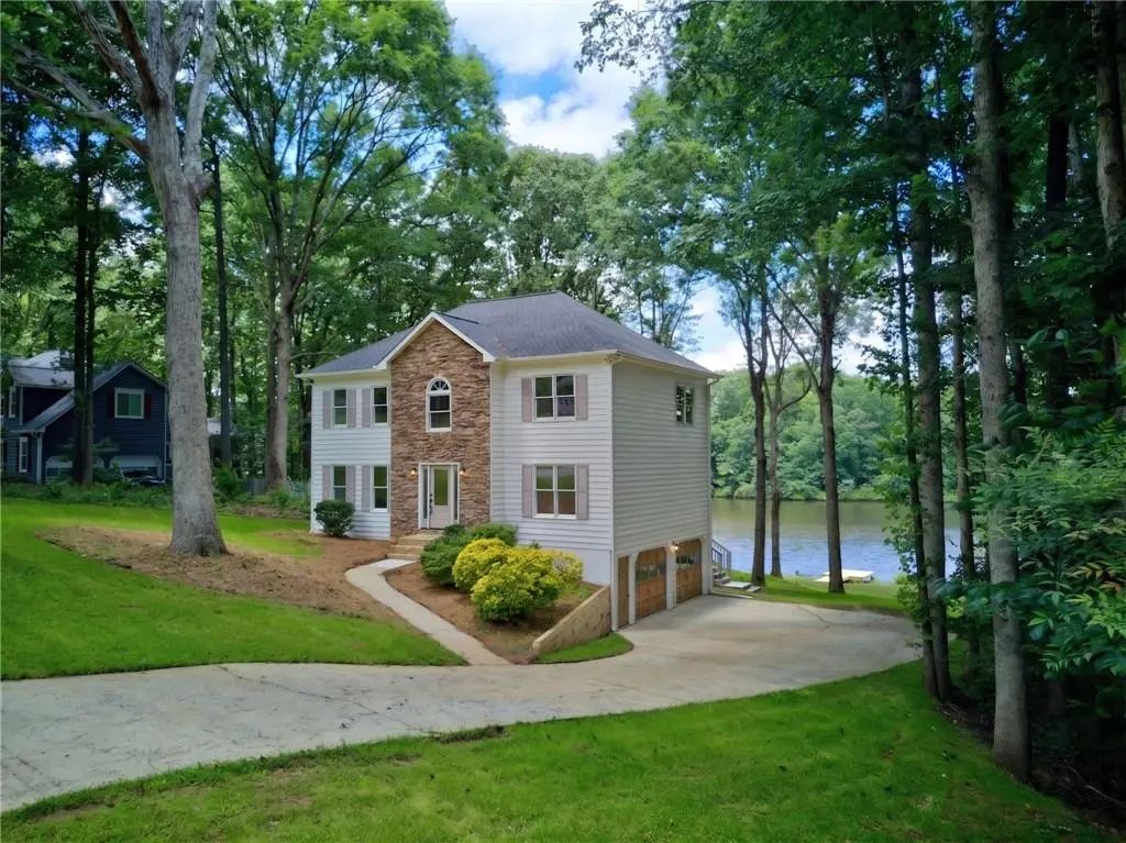 511 Lakeside Drive, Hiram