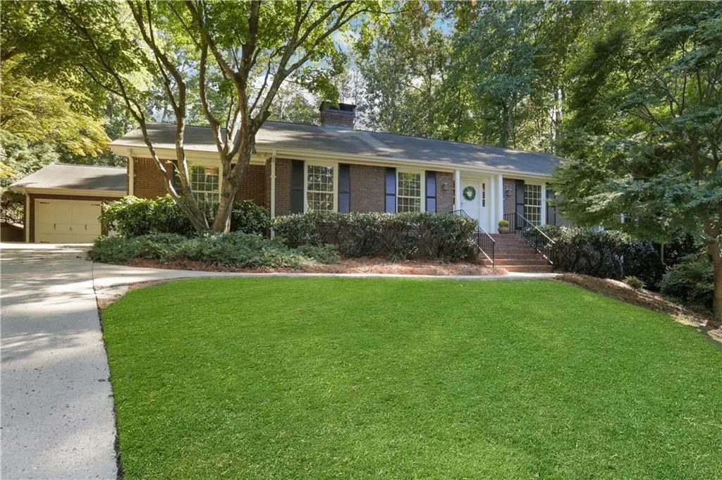400 Hunters Glen Court, Atlanta