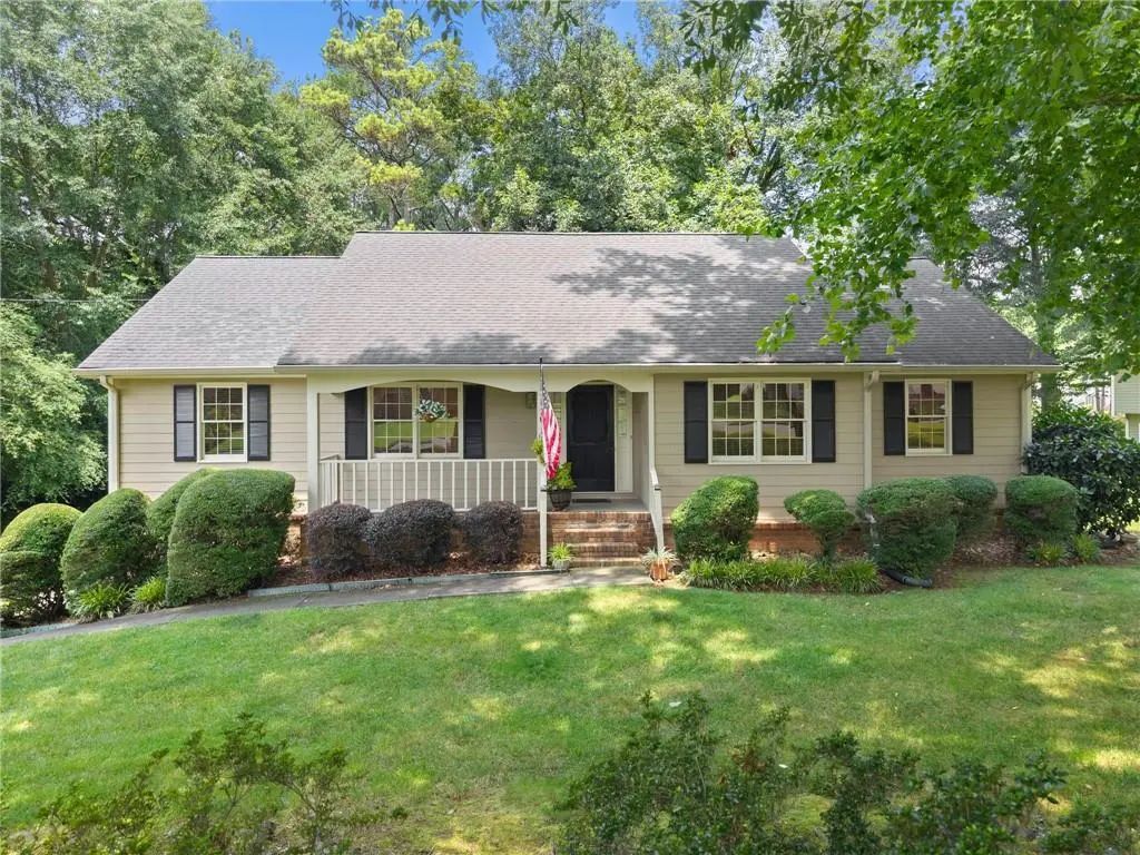 1155 Lakeridge Court, Grayson
