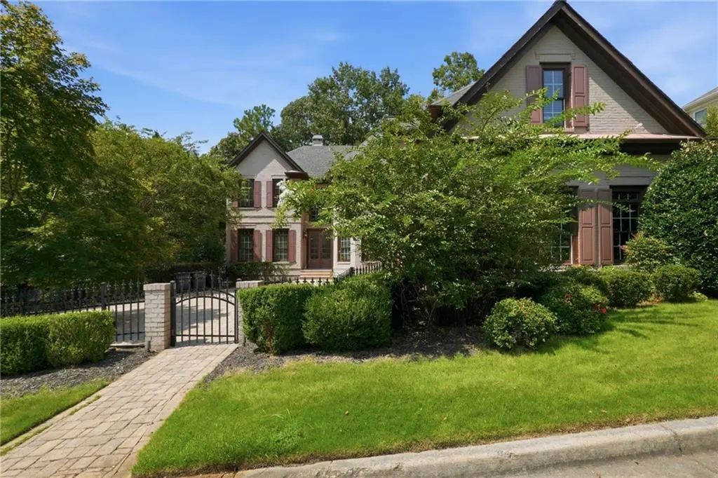 245 Steeple Point Drive, Roswell