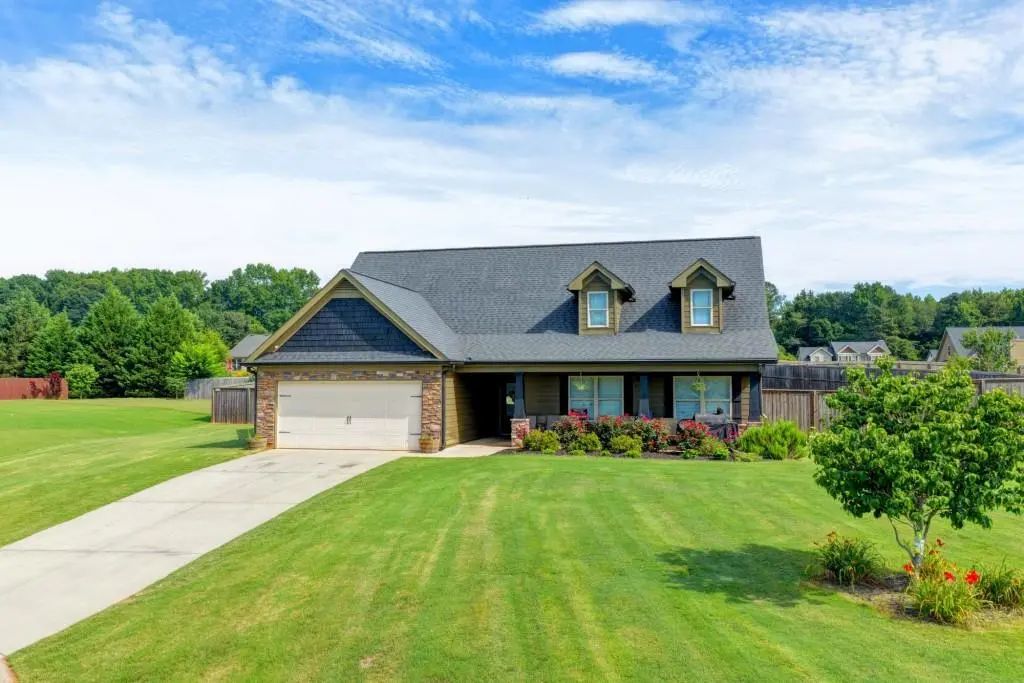 82 Lake Point Court, Jefferson