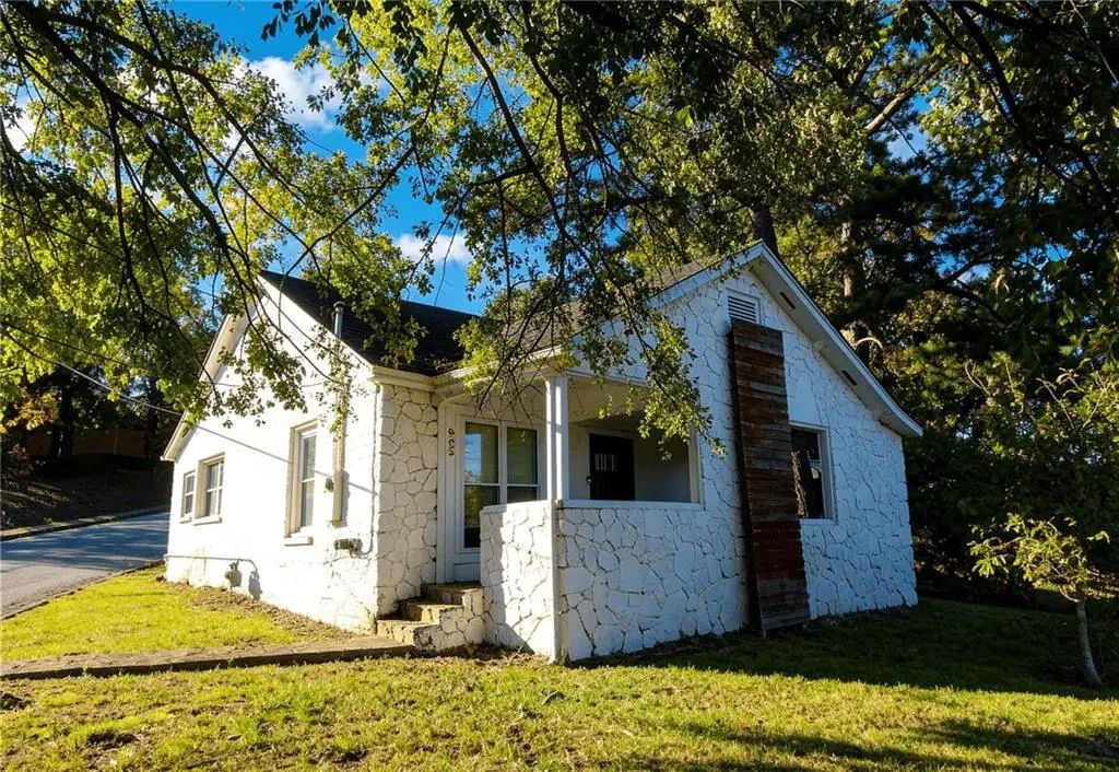 602 W Lake Avenue Nw, Atlanta