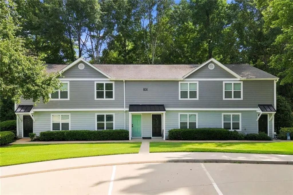 Unit B - 604 Ivey Court, Woodstock