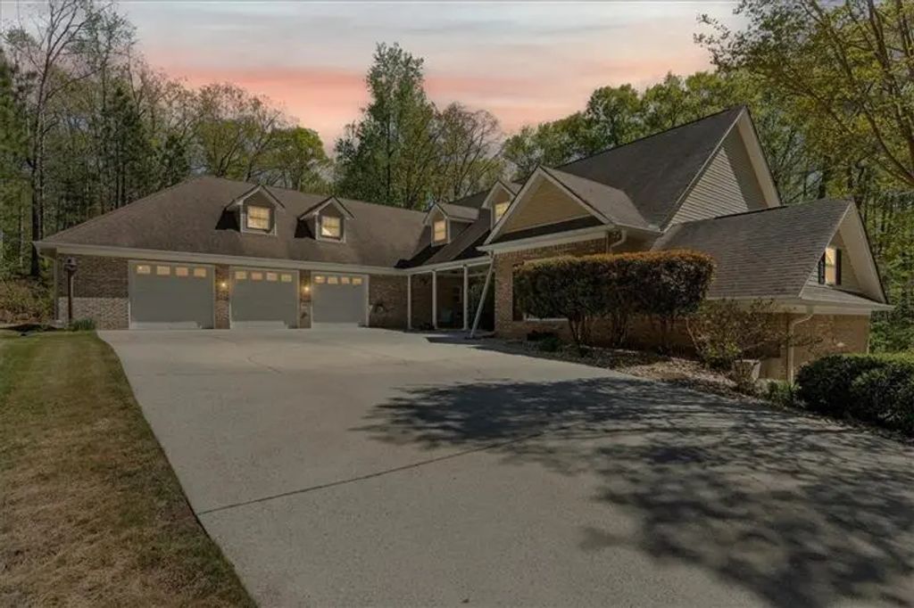 8878 Brewer Road, Douglasville