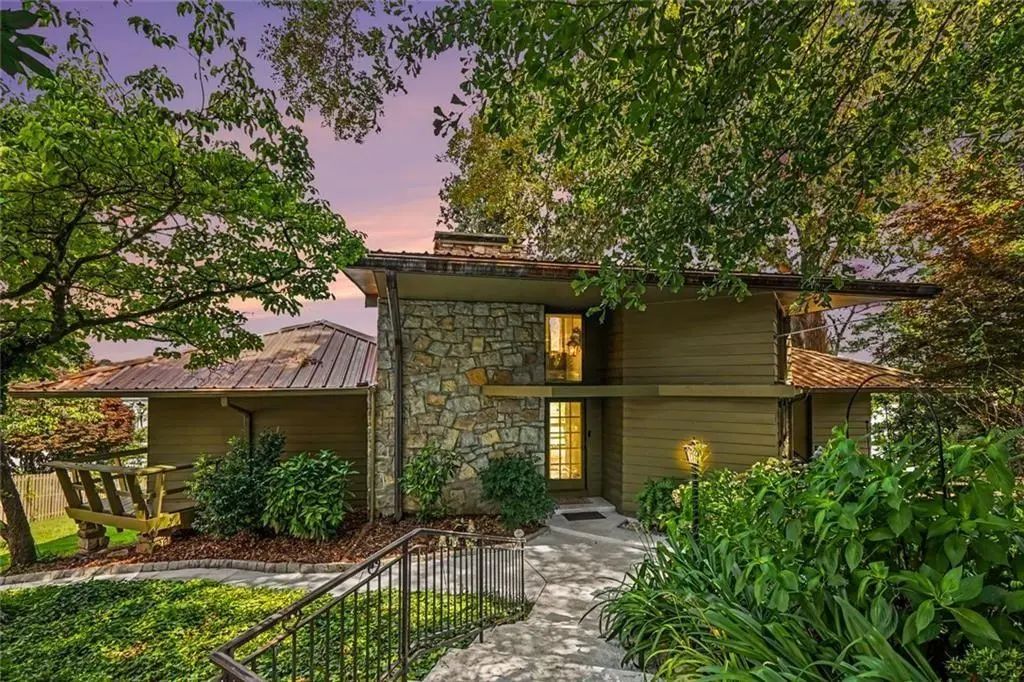 2016 Lake Sorrento Drive, Conyers