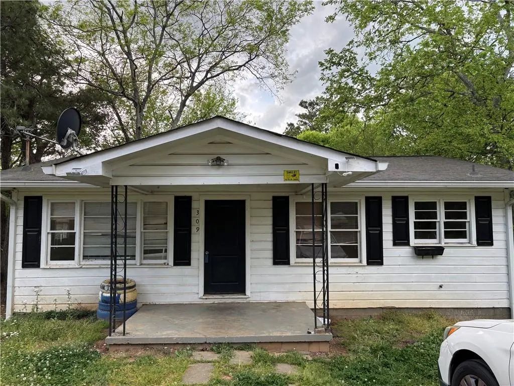 309 Crest Drive, Calhoun