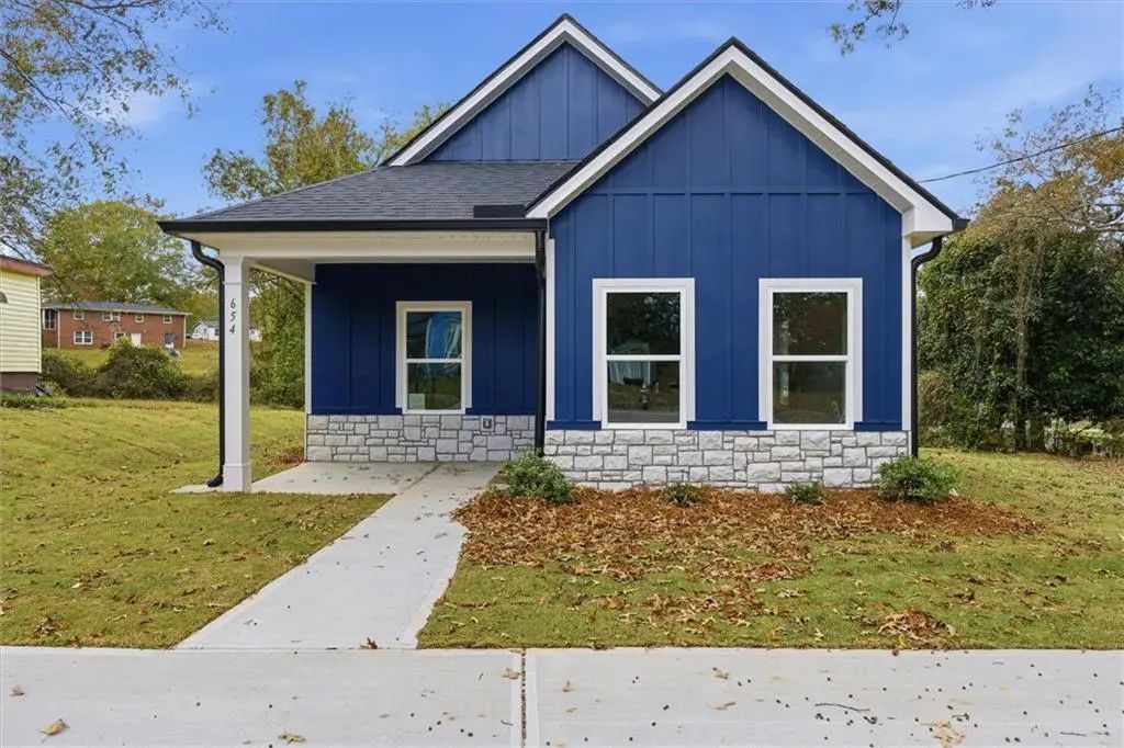 654 King Street, Carrollton
