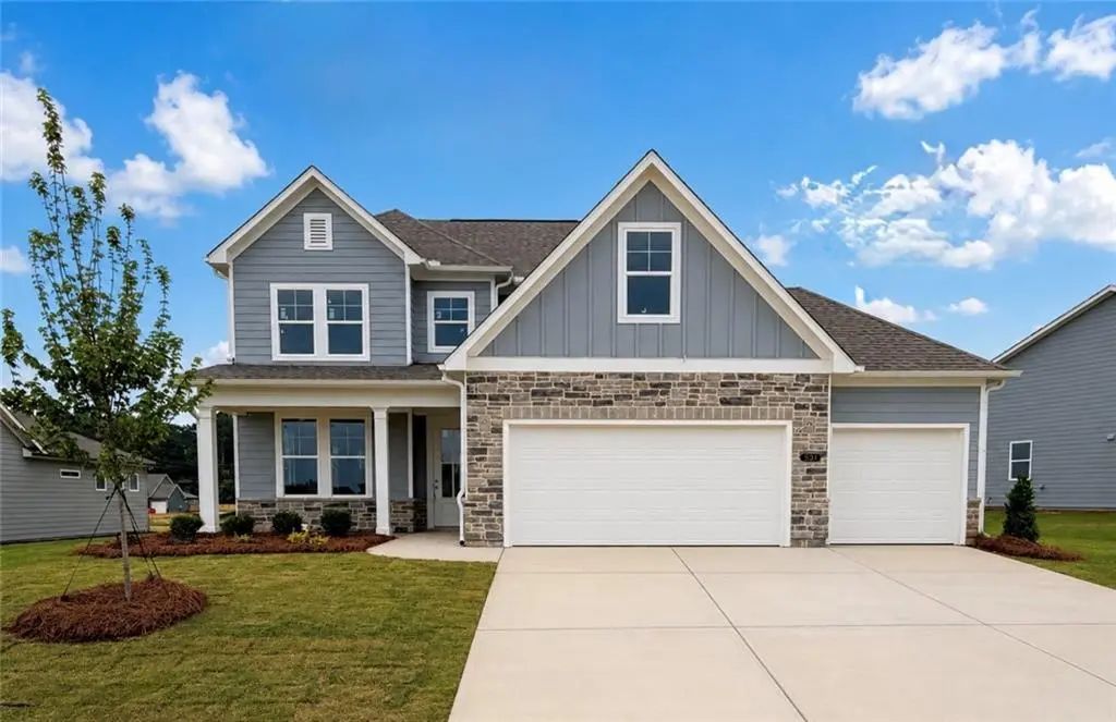 551 Grand Wehunt Drive, Hoschton