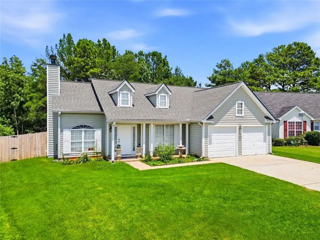 1016 Meadow Glen Circle, Fairburn