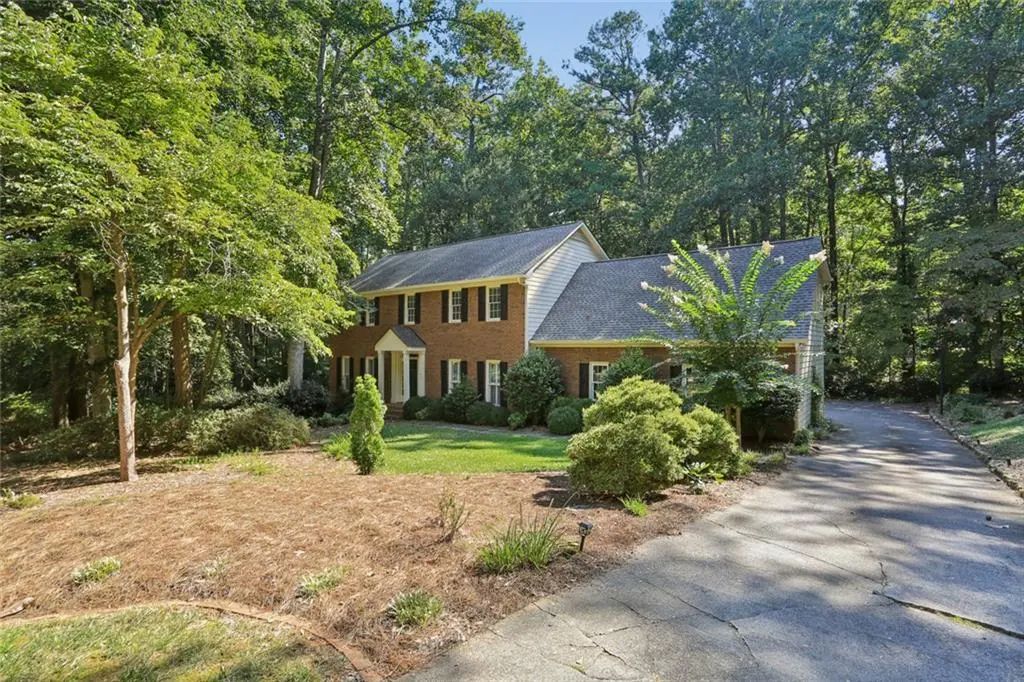 1090 Applecross Drive, Roswell