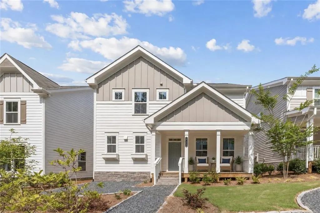 911 East Green Lane, Clarkston