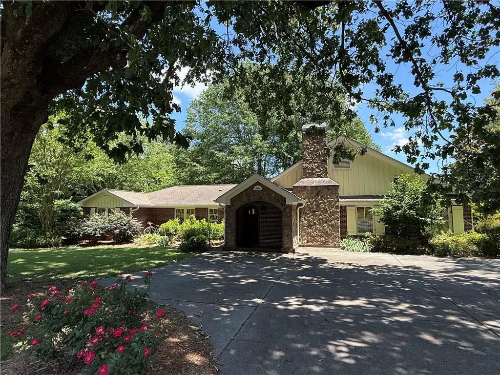 224 Hillcrest Drive, Calhoun