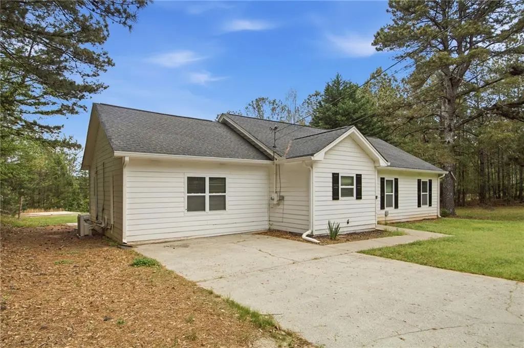 741 Roscoe Davis Road, Monroe