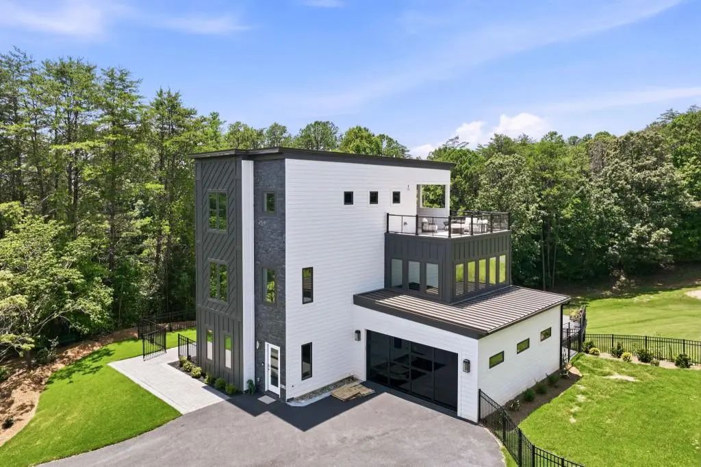 84 Schwarzwald Strasse, Helen