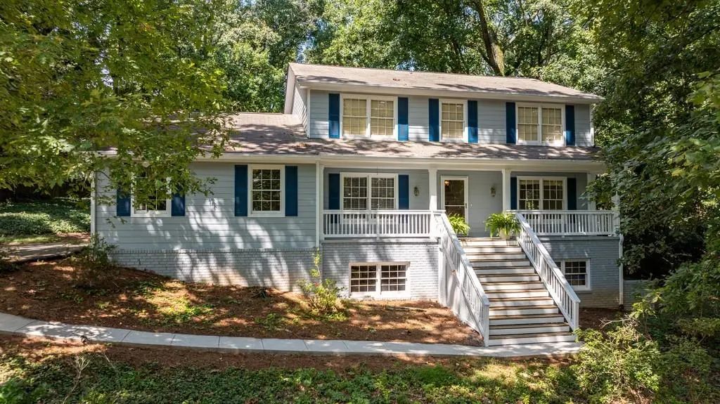 940 Hunterhill Drive, Roswell