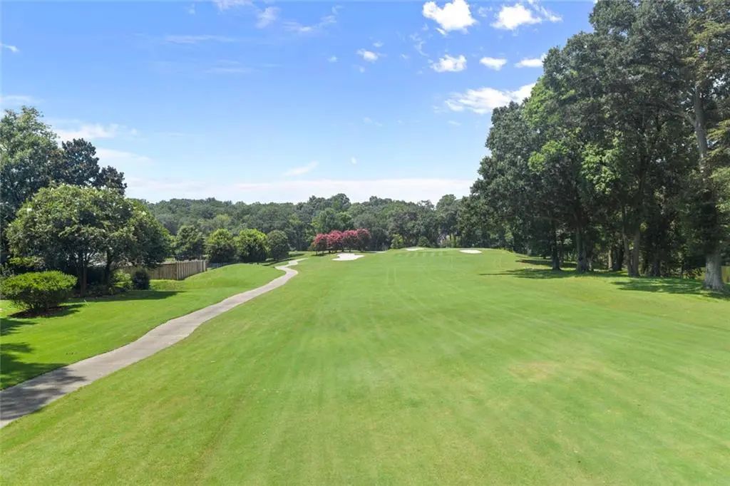 255 Tenth Fairway, Roswell