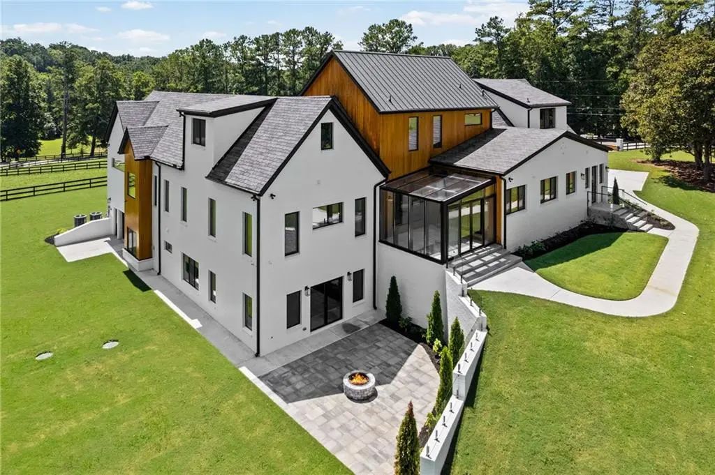 14735 Wood Road, Milton