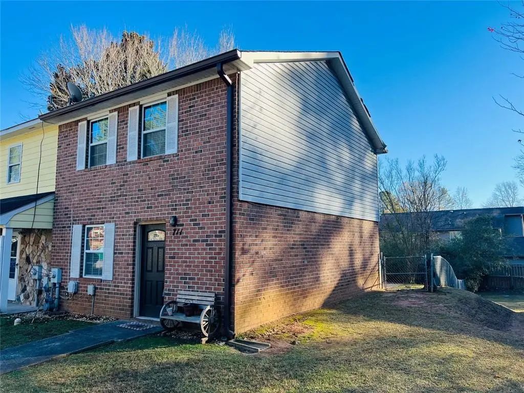 2711 Greystone Court, Austell