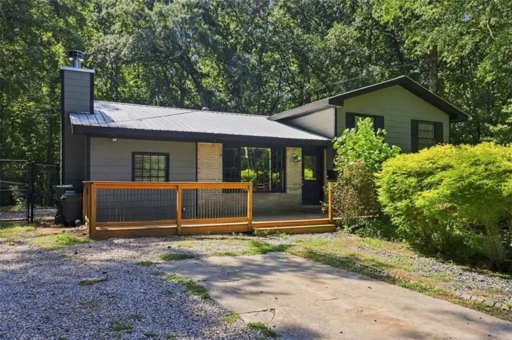 2840 Lois Lane, Loganville