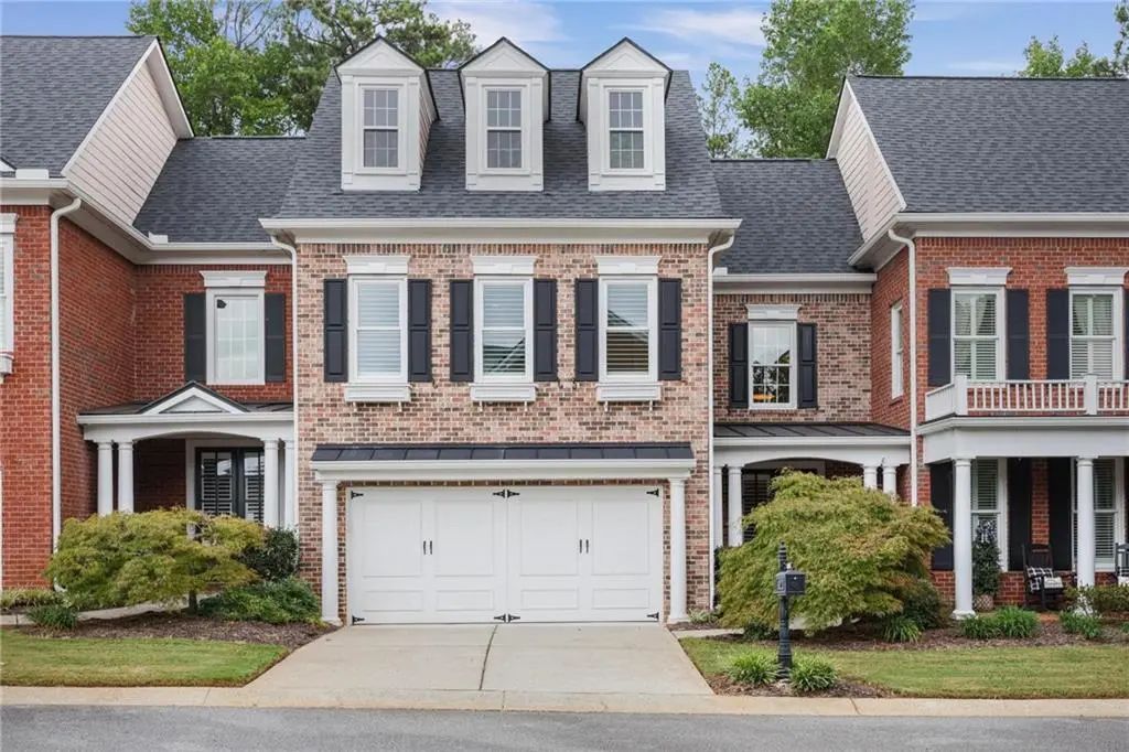 3004 Village Green Circle, Roswell