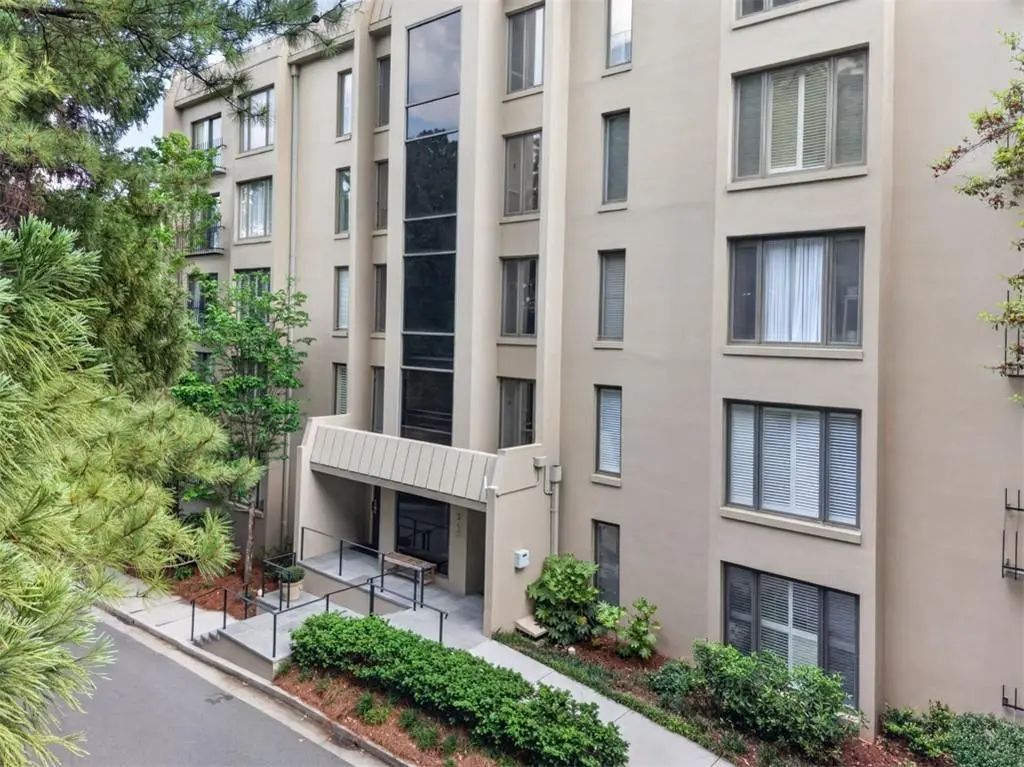 Unit 10 - 2769 Peachtree Road Ne, Atlanta