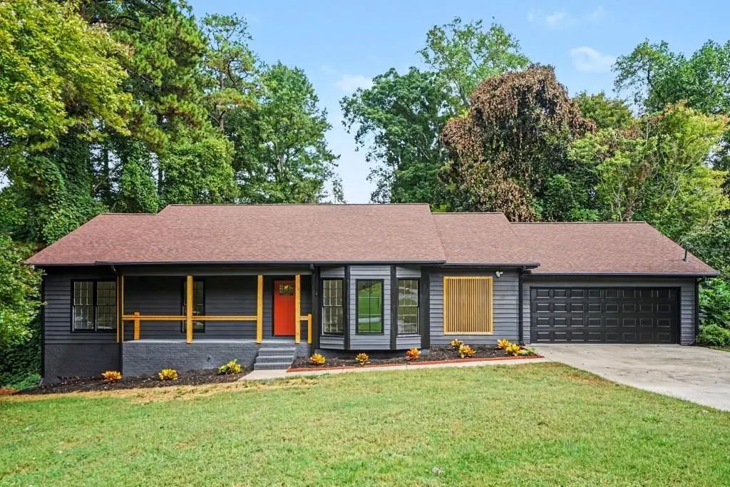 2016 Crescent Drive, Snellville