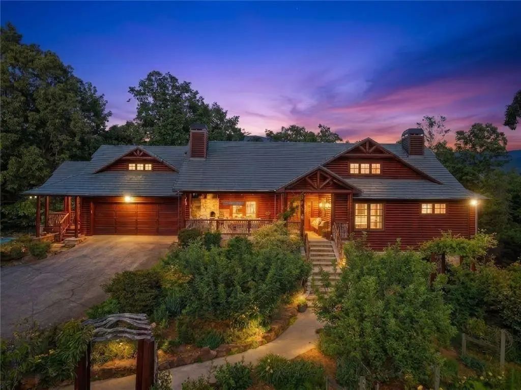1823 Shoal Creek Rd, Clarkesville