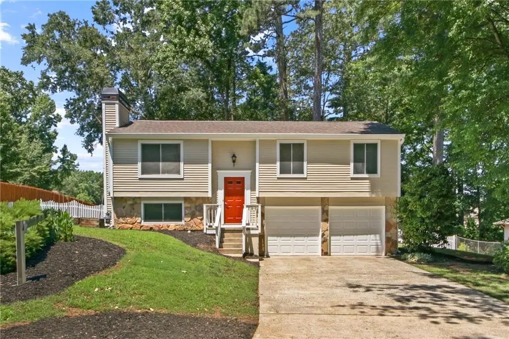 570 Sheringham Court, Roswell