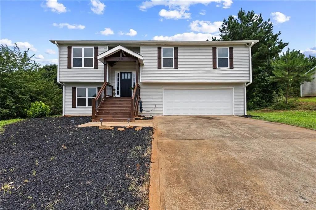 305 Hunters Trace, Covington