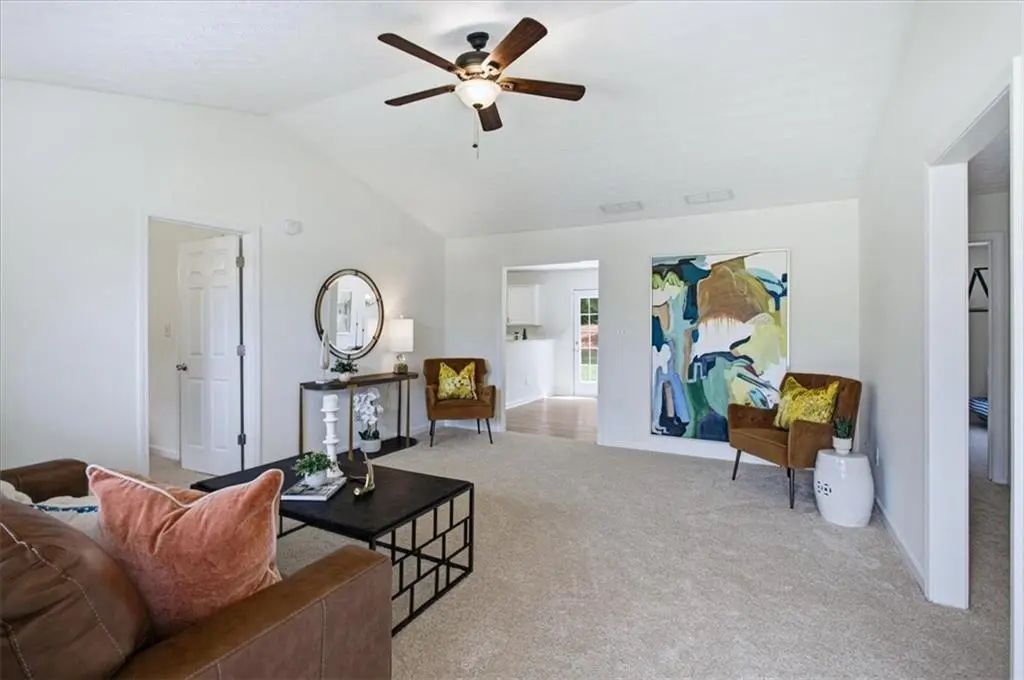 255 Hunters Trace, Covington