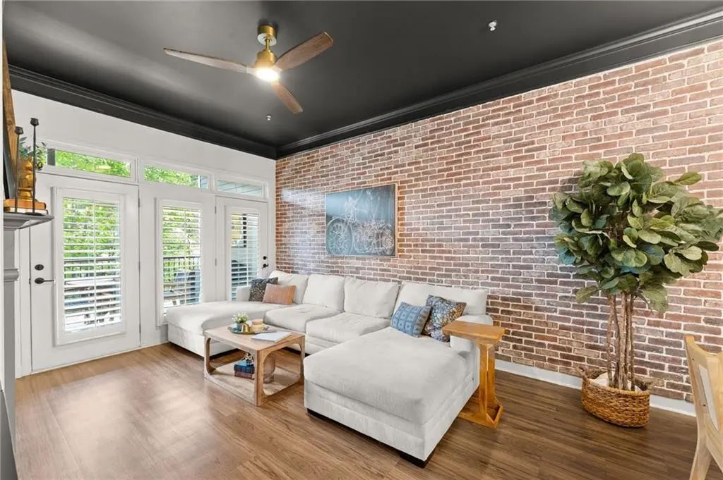 812 Creek View Lane, Roswell