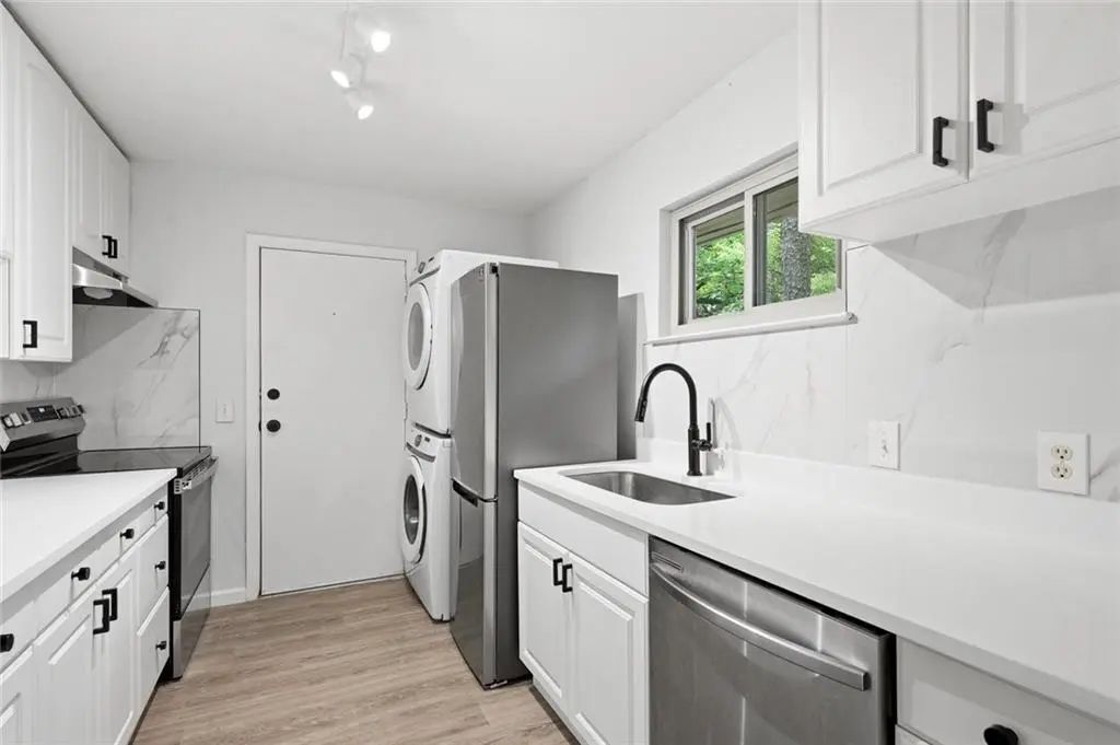 Unit B6 - 1111 Clairemont Avenue, Decatur