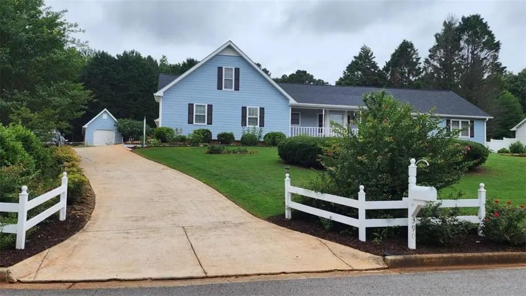 390 Lake Ridge Court, Mcdonough